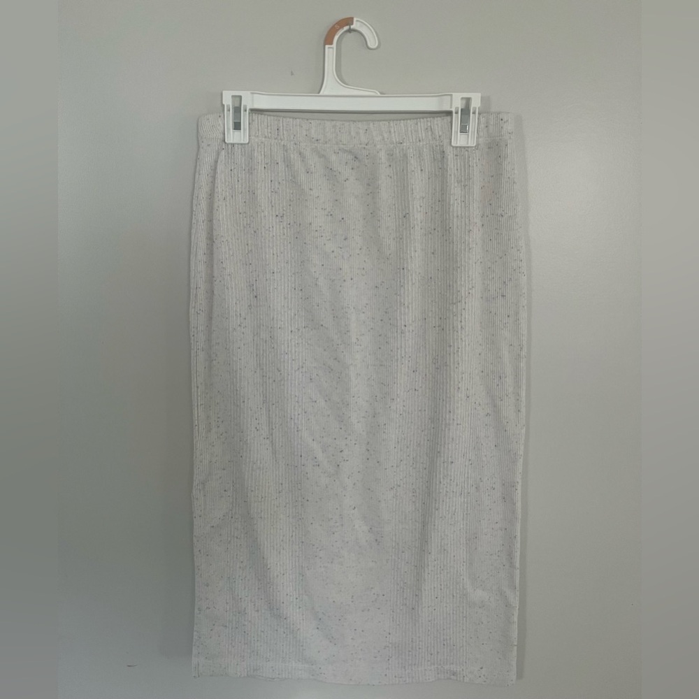 Lou & Grey Speckled Light Gray Ribbed Midi Skirt with Elastic Waist